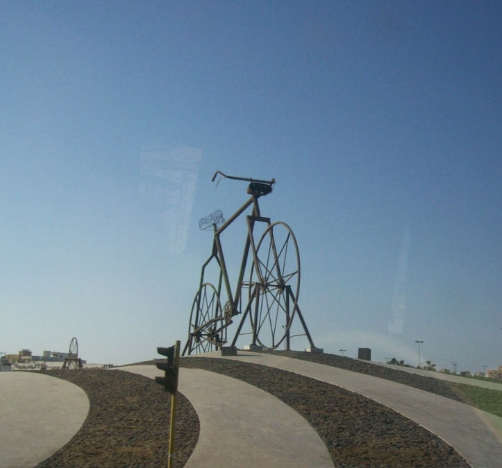 Monumen Sepeda Raksasa di Jeddah
