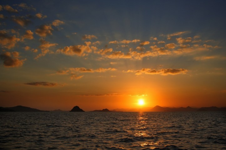 sunrise dari atas boat