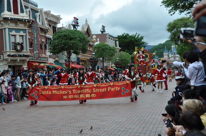parade dimulai