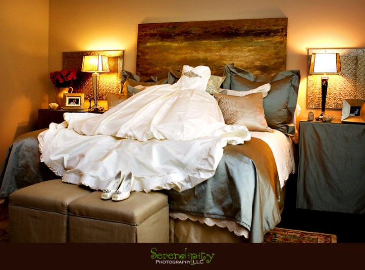 foto taken from http://www.serendipity-photography.com/blog/20100720/St_George_Orthodox_Christian_Church_Alden_Hotel_Wedding_Photography_JohannaJimmy_serendipity_serendipity_0001.JPG