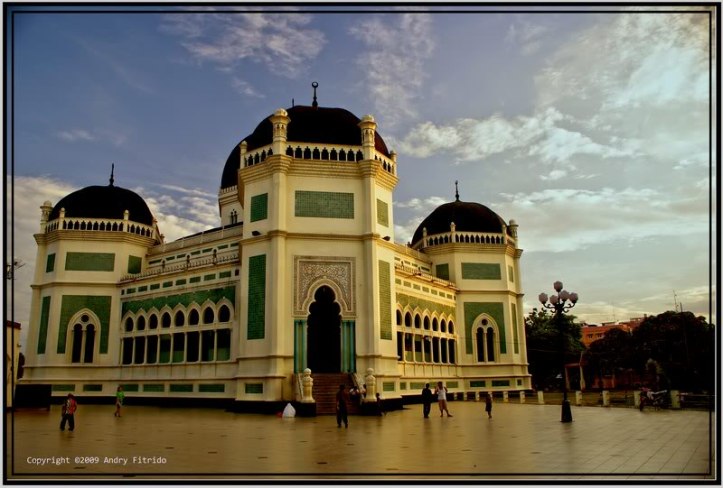 pic pinjem dari sini http://archive.kaskus.co.id/thread/6392001/0/8-bangunan-bersejarah-di-indonesia