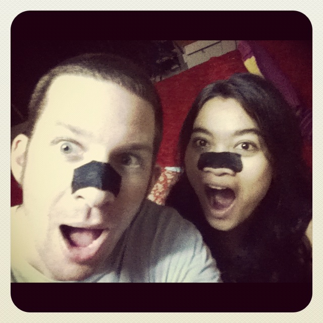 bedua lagi pake plaster komedo :)