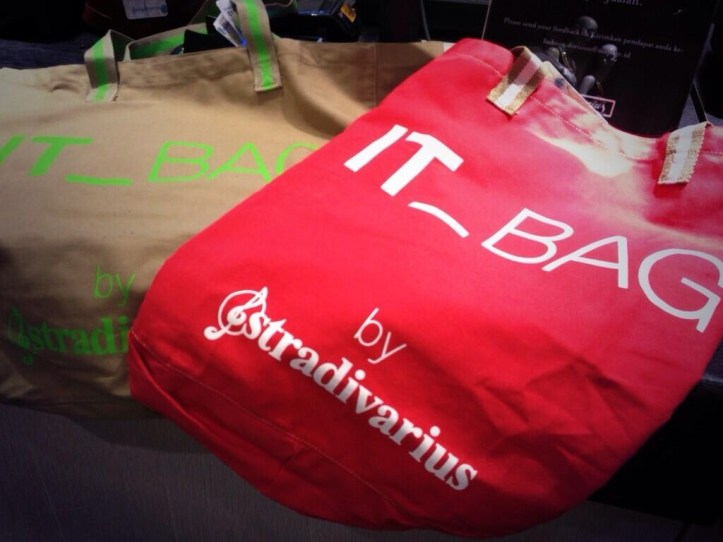 salut untuk brand ini karena ngeluarin tas go green kayak gini. 