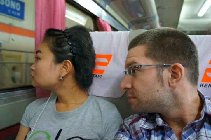 562552_350575324977681_975159151_n