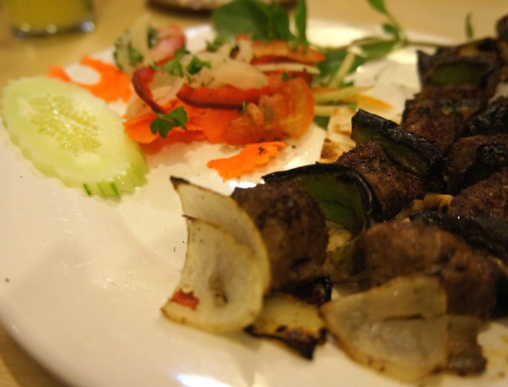 daging kambing di resto Iran :) sumpahhhh gak ada yang salah sama makanan ini, enakkkk banget