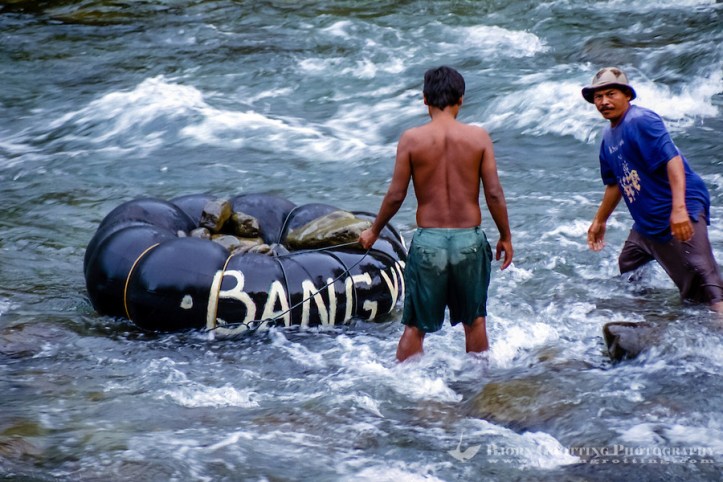 pic pinjem dari sini bjorngrotting.photoshelter.com Indonesia, Sumatra. Tubing- Bukit Lawang. Tubing ini kata temen saya seruuu banget. Jadi setelah trekking, kita bisa tambah 10 euro atau 100 ribu utk lokal buat naik ban ini meluncur dari atas sungai. kita bakalan tiba di bawah atau sekitar hotel tempat tinggal. ada guide dan petugas yg bantu kita mengarungi sungai