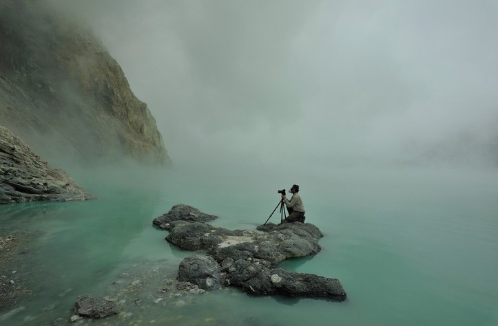 A stunning picture from photographer Olivier Grunewald. I absolutely adore Him :)  Picture courtesy of : http://www.boston.com/bigpicture/2010/12/kawah_ijen_by_night.html