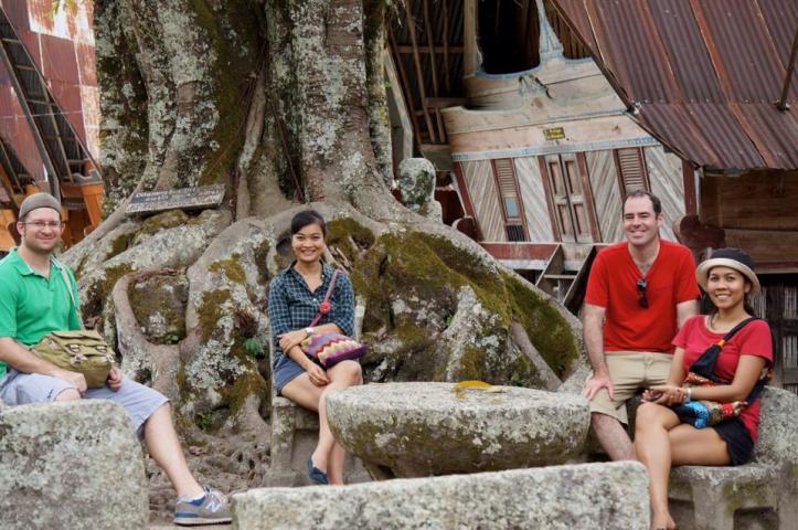 berpura-pura melakukan sidang :)
