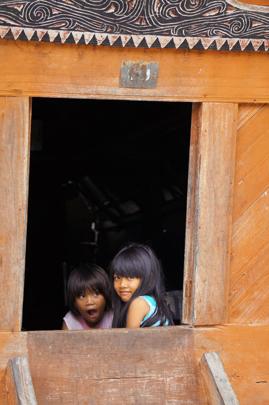 ehh ternyata mereka lagi belajar loh, pas saya foto2 langsung bubar jalan belajarnya hahaha