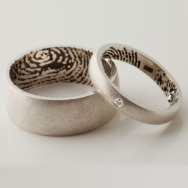 ini model yang saya suka juga tapi tanpa berlian. Saya gak suka berlian di wedding ring