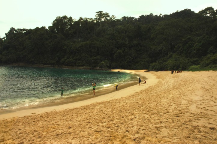teluk hijau-meru betiri dikala hujan