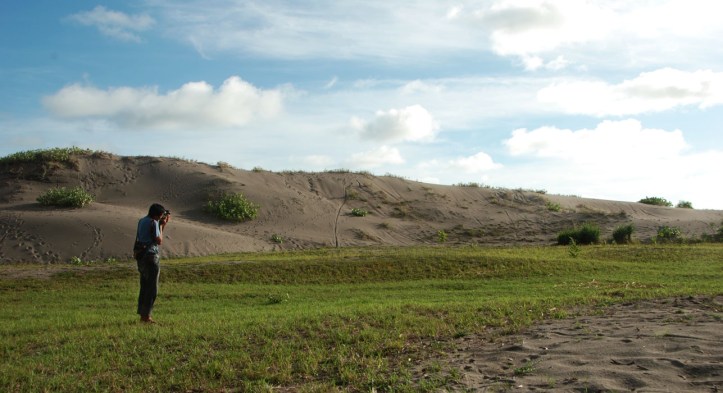 Karena kita datang pas musim hujan jadi masih banyak rumput-rumput liar yang hijau