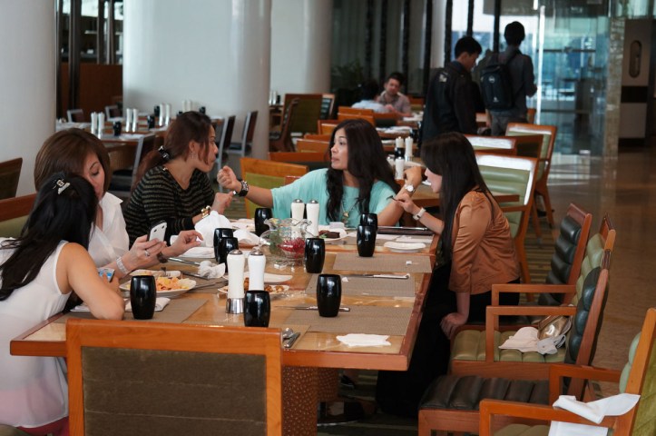 ada arisan paket di Marriot, jadi rameee banget loh cewek2 muda berpesta disini :)