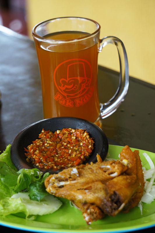 ayam goreng dan sambal korek