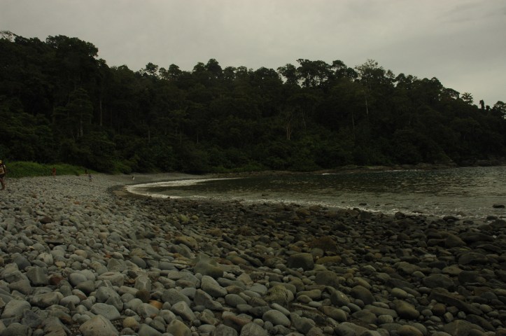 masih teluk batu. Saya ngelewatin teluk ini hujan-huja jadi licin dan begitu terpeleset rasanya maknyos 