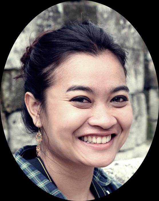 foto was taken by Juli. Lihat cakar ayam di sudut mata hihi