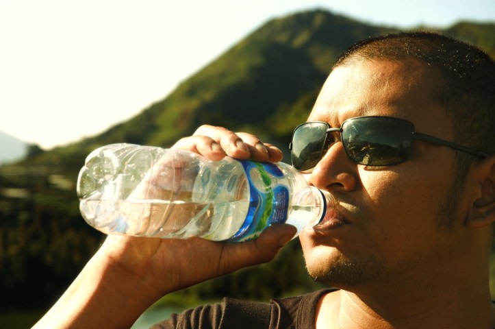 sumpah....gak di sponsorin sama aqua :)