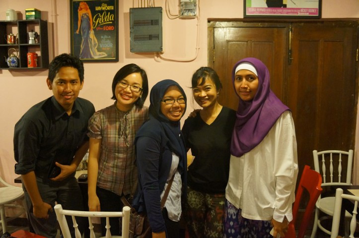 Dani kenapa ya nunduk2?