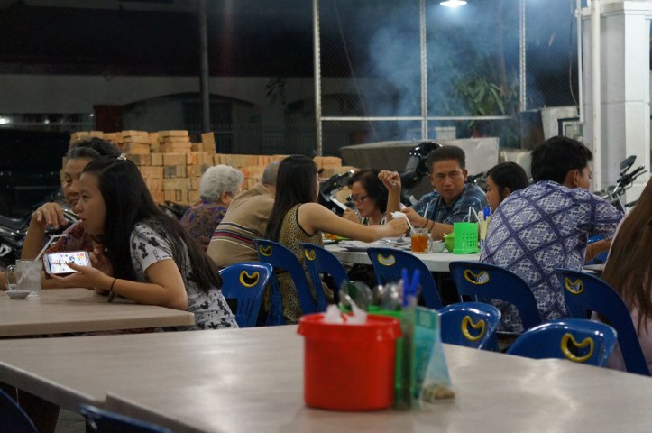 suasana di dalam resto