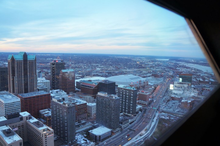 dari puncak the arch. foto diambil dari kaca kecil