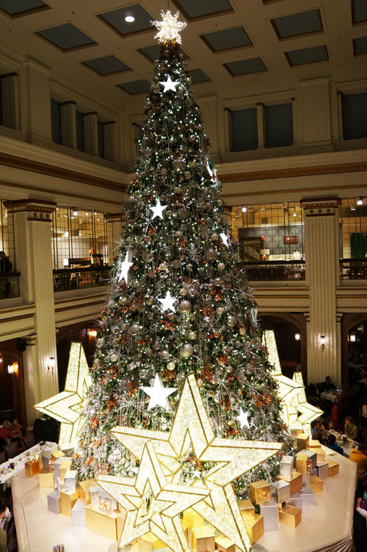 pohon natal di Macy yang selalu berganti2