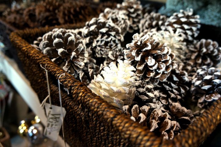 sebagian hiasan natal