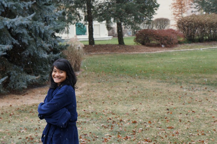 foto was taken by Matthew Nowak. Foto ini di ambil tanggal 8 Desember 2013, salju pertama buat Noni di pagi hari pas bangun tidur. Udahlah gak inget harus ambil coat, langsung menghambur ke halaman belakang rumah hehe. Suhu minus 12 derajat celcius