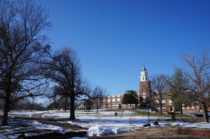 foto dari pintu masuk