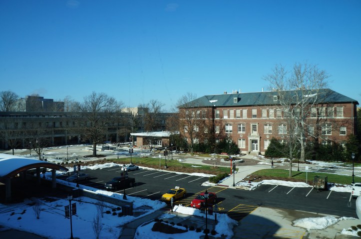 dari balik kantor dosennya si Matt