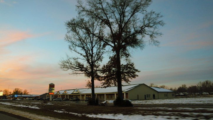udah agak hangat disini tapi sisa-sisa badai salju minggu lalu masih banyak banget