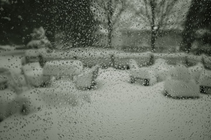 Dari balik kaca jendela