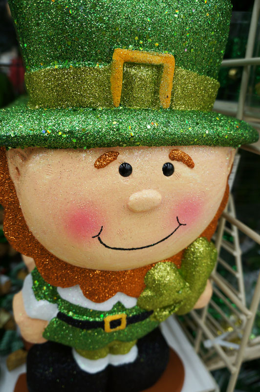 St patrick, padahal masih maret kan ya tapi udah mulai rame aja jual hiasannya