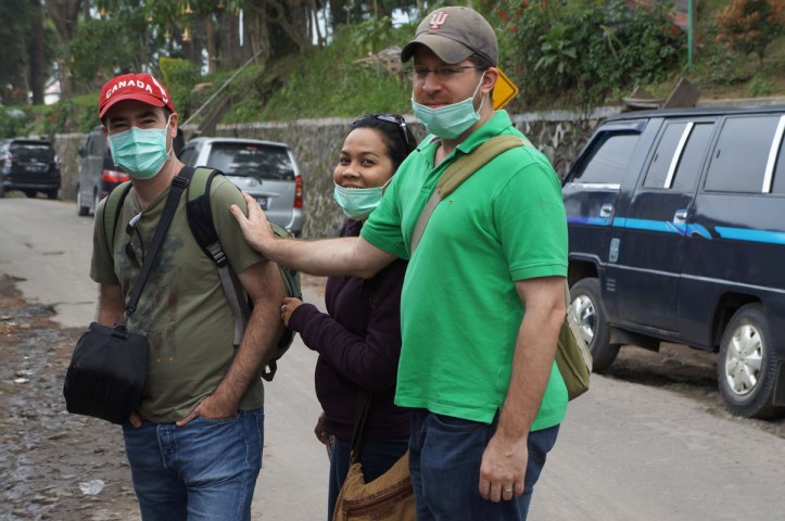 Kenapa juga si Matt mesti megang bahunya Greg :)