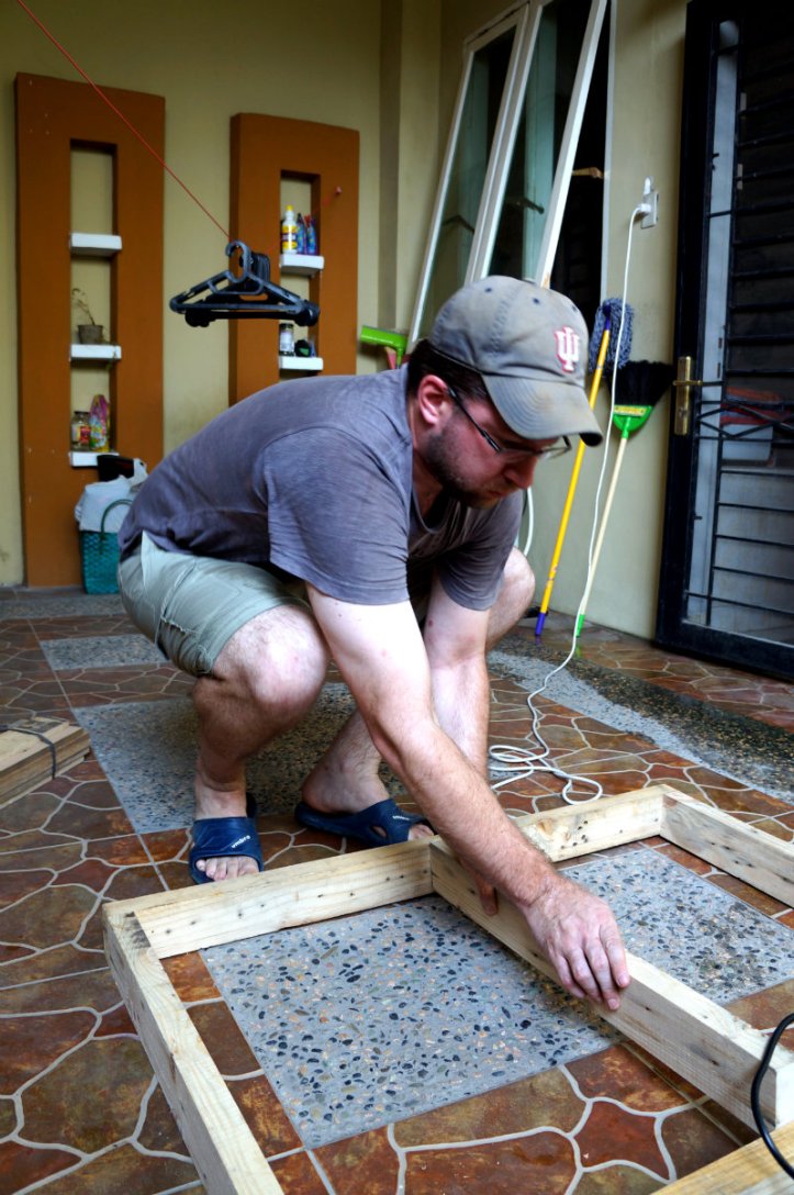 Masih dengan frame meja