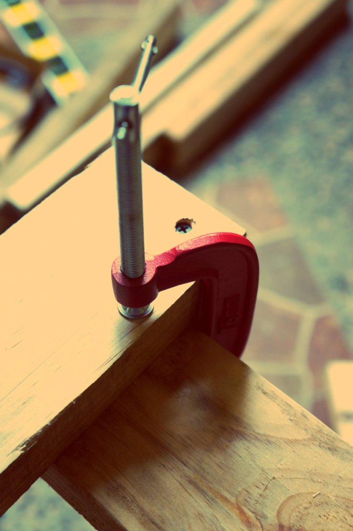 Bisa dengan bantuan clamp