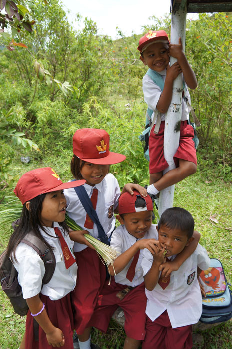 Anak-anak Samosir setelah pulang sekolah