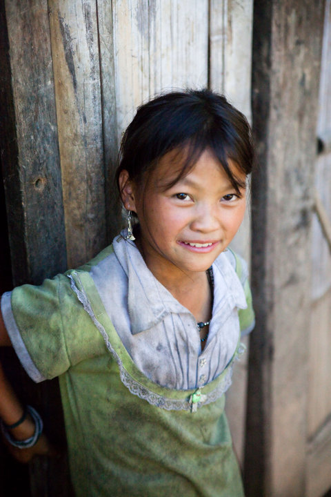 Anak kecil dari suku H'mong
