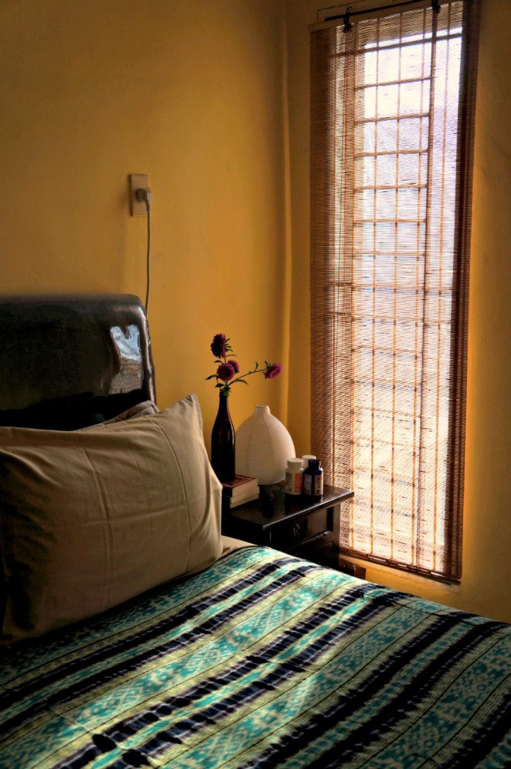 Bunga di meja tempat tidur cuman ada setahun sekali hehe