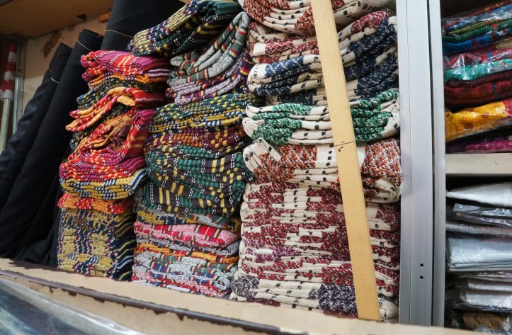 Selimut-selimut rajutan mulai dari Rm 7