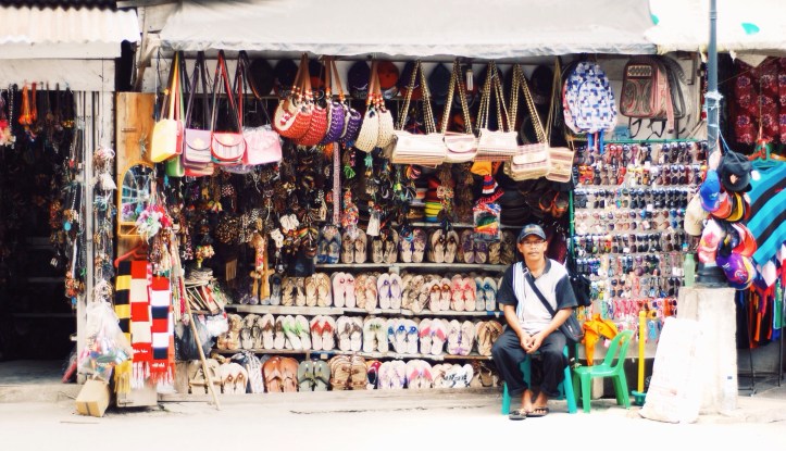 Pasar traditional di Tomok