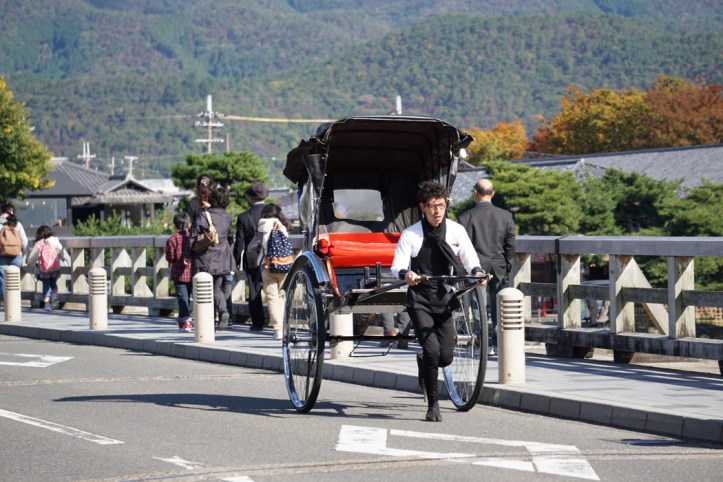 Abang-abang becak disana selalu pakai seragam, lumayan cakep dan badannya cihuy banget