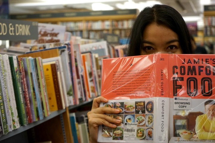 Buku ini akhirnya jadi kado natal dari mom & ddy (thank you.......)