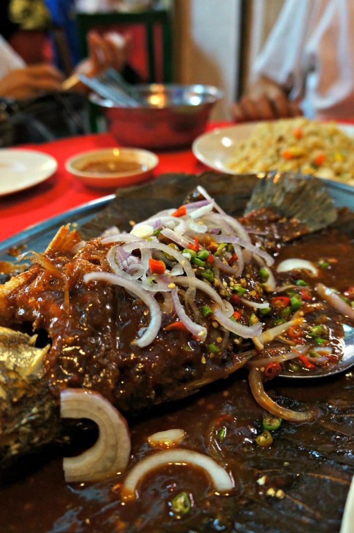 Ikan tiga rasa yang empuk, bumbunya berasa banget dan pedesnya pas