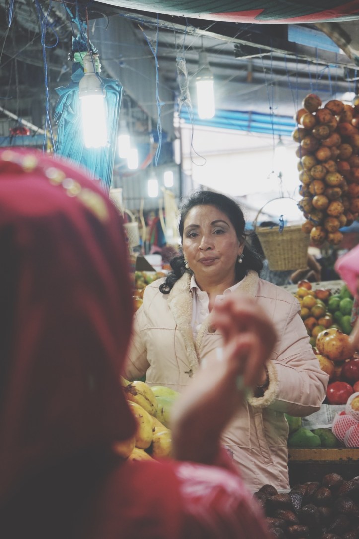 Penjual kece :) Kata si Matt, dia berasa di US ngeliat jacket si ibu.