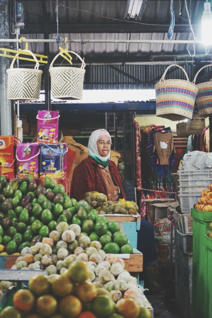 Diantara keranjang-keranjang