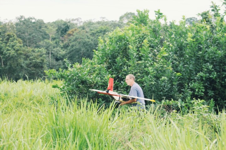 Mr G , ngambil pesawat yang nyungsruk berkali-kali. Setelah 4 kali gagal terbang akhirnya harus masuk bengkel lagi deh.