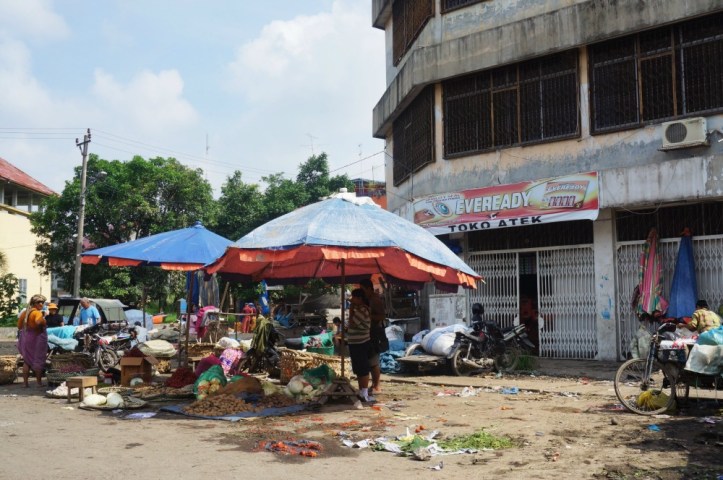 di luar pasar yang jorsek banget