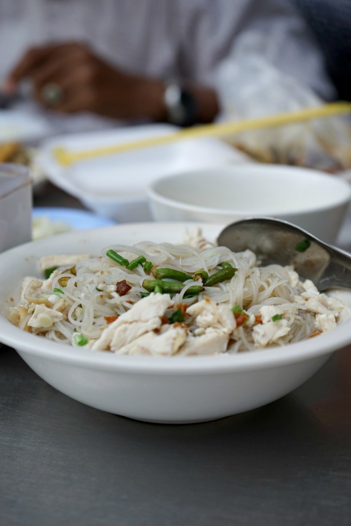 Sejenis mie yang saya makan di China Town Yangon. Rasanya sebenarnya enak tapi karena rata-rata tempat makan disini "jorok" makannya antara iya dan tidak ehhe.