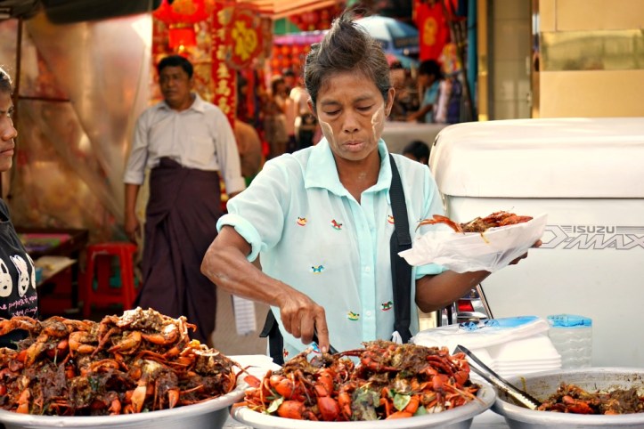 Pedagang Kare kepiting dan thanakha