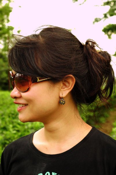 Foto was taken by Fani. Btw... koq saya punya jakun ya, kata si Matt Adam's apple nyangkut di leher saya haha.